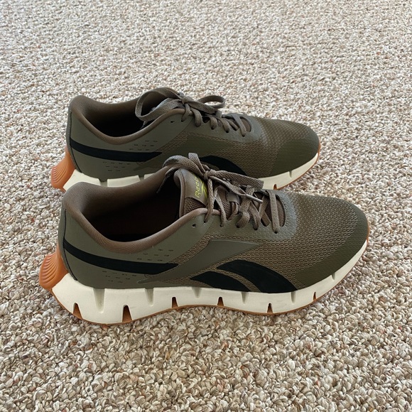 Men’s Reebok Sneakers - Picture 3 of 9